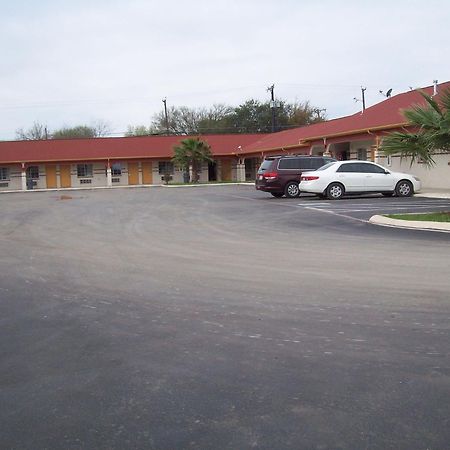 Luxury Inn And Suites Seaworld San Antonio Exterior photo