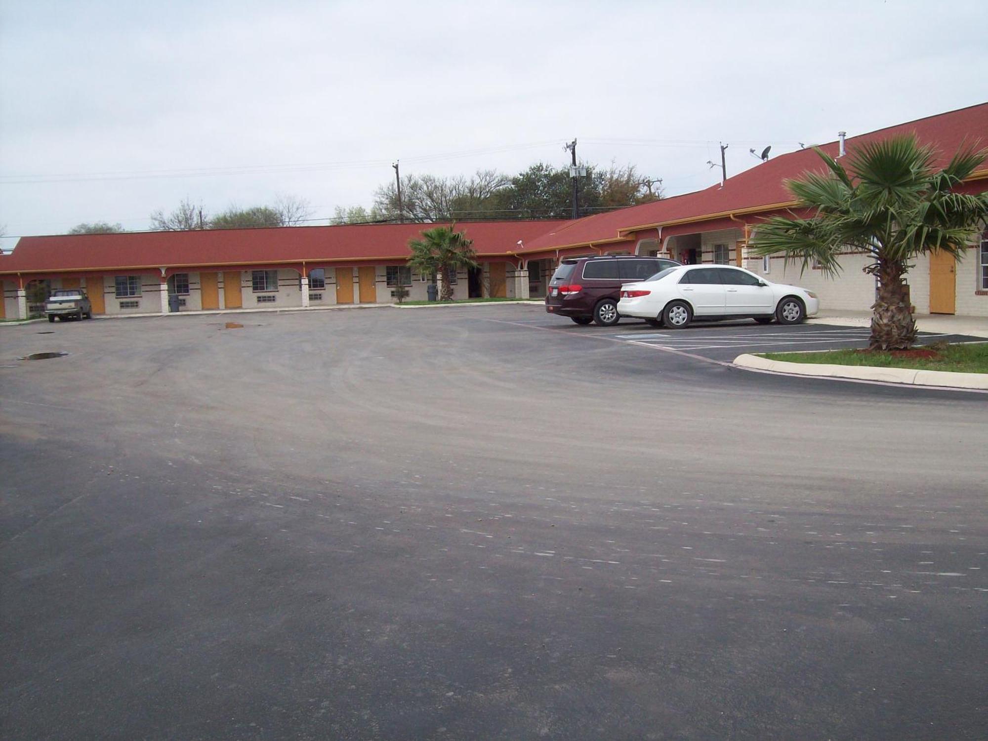 Luxury Inn And Suites Seaworld San Antonio Exterior photo